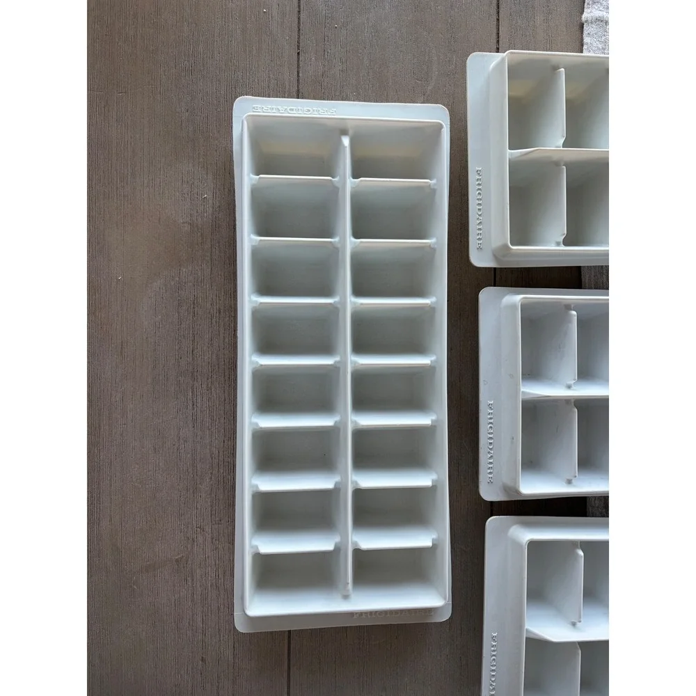 Frigidaire Ice Cube Trays Set of 4 White Plastic Dishwasher Safe Vintage 16 cube